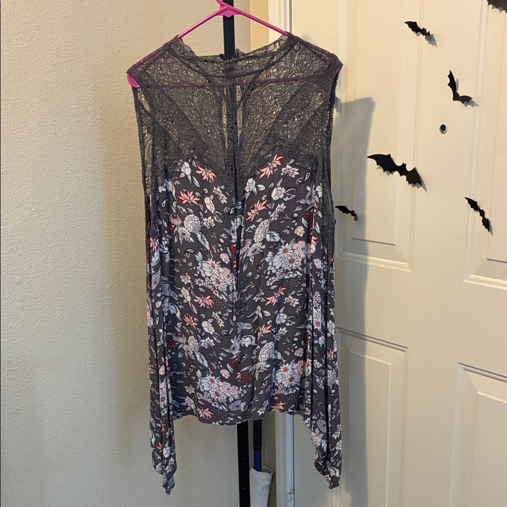 Torrid Gray Floral Lace Blouse